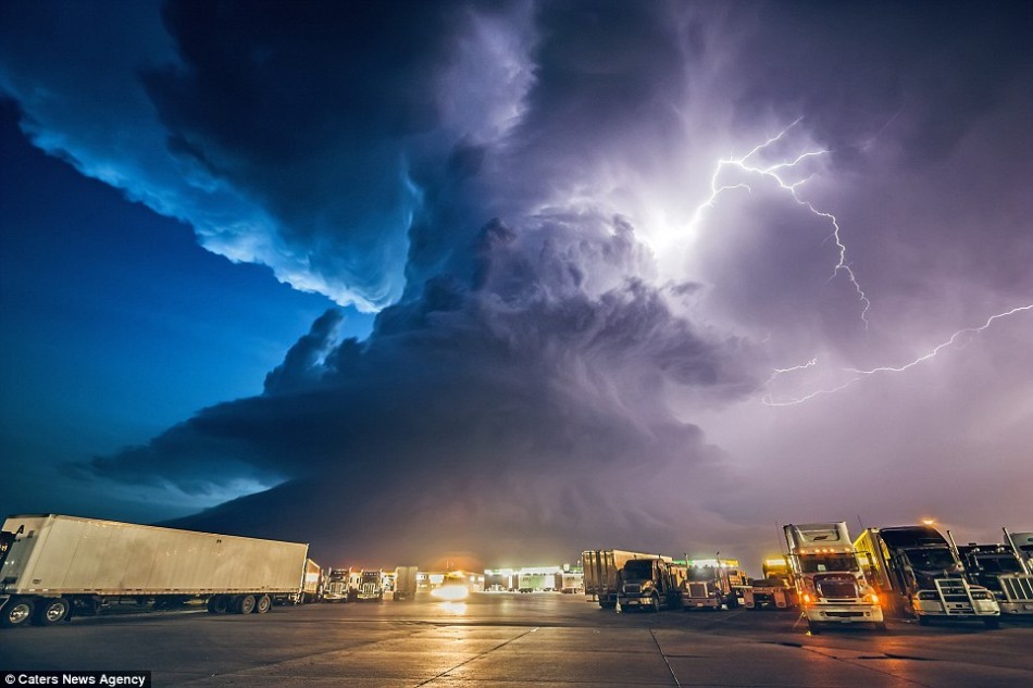 雷暴天戶外led顯示屏如何防雷防電防雨