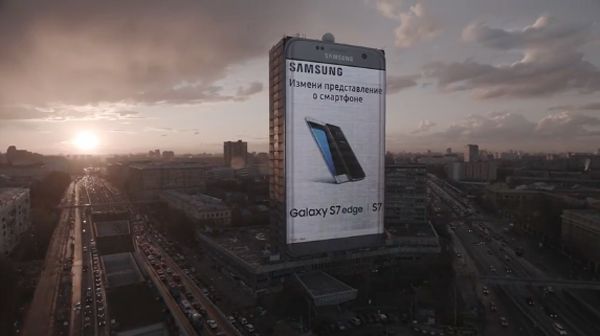 俄羅斯莫斯科Sokol辦公樓的“Galaxy S7 Edge”廣告墻